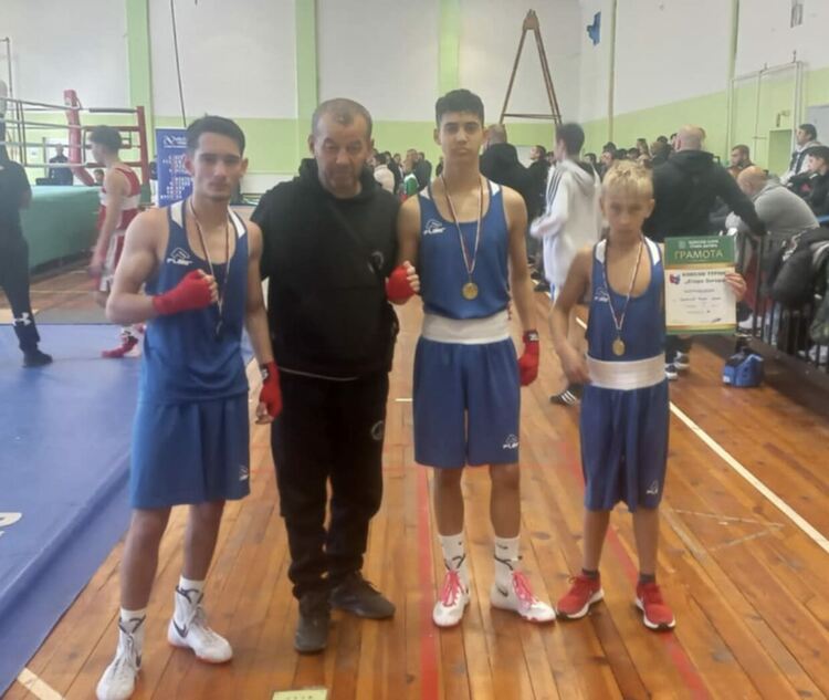 Две първи и едно второ място за боксьорите на “Стефан Караджа” 