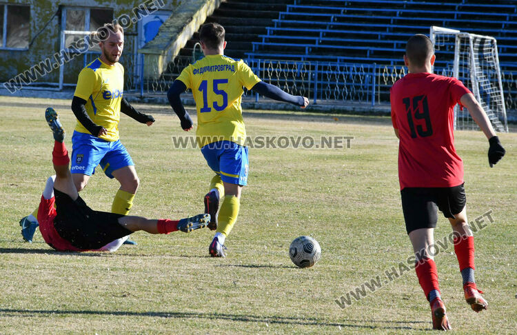 „Димитровград“ срази „Карнобат“ с 5:0, Алексиев с хеттрик