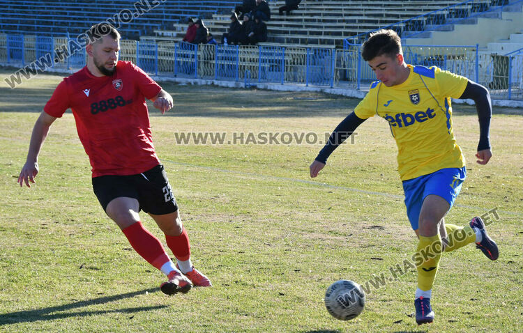 „Димитровград“ срази „Карнобат“ с 5:0, Алексиев с хеттрик