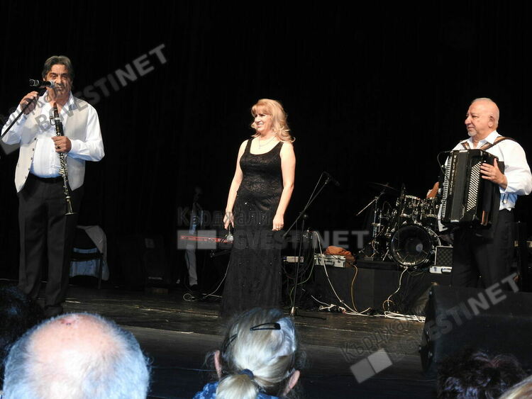 Четиричасов фолкмаратон в Кърджали,звезди на народната музика пяха за Нешко Нешев