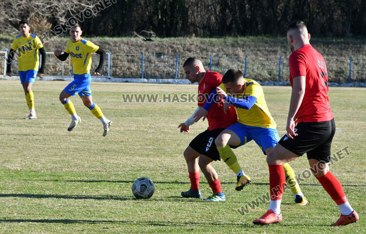 „Димитровград“ срази „Карнобат“ с 5:0, Алексиев с хеттрик