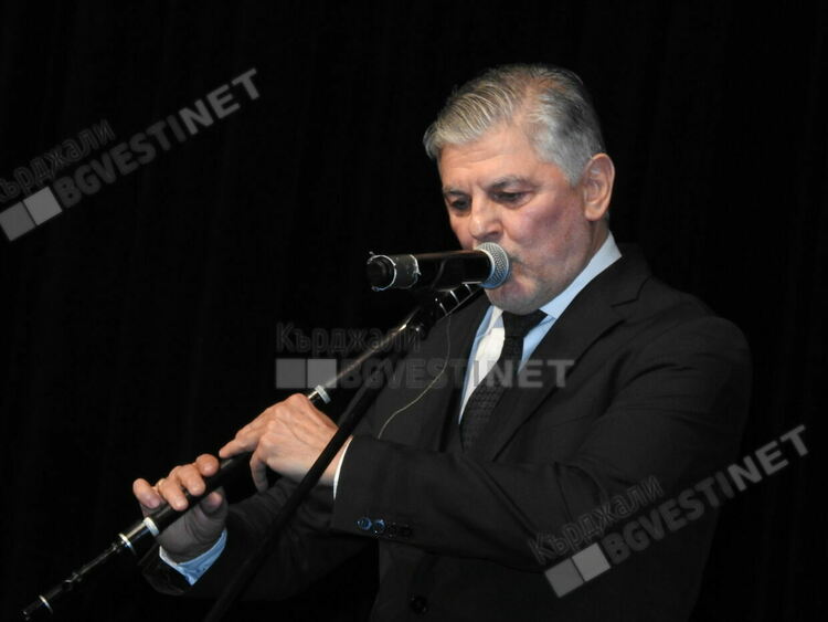 Четиричасов фолкмаратон в Кърджали,звезди на народната музика пяха за Нешко Нешев