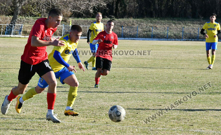 „Димитровград“ срази „Карнобат“ с 5:0, Алексиев с хеттрик
