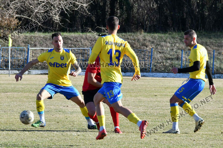 „Димитровград“ срази „Карнобат“ с 5:0, Алексиев с хеттрик