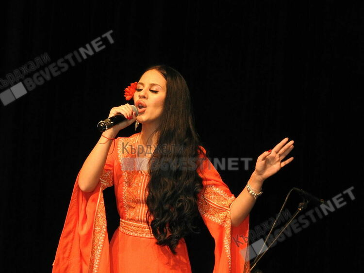 Четиричасов фолкмаратон в Кърджали,звезди на народната музика пяха за Нешко Нешев