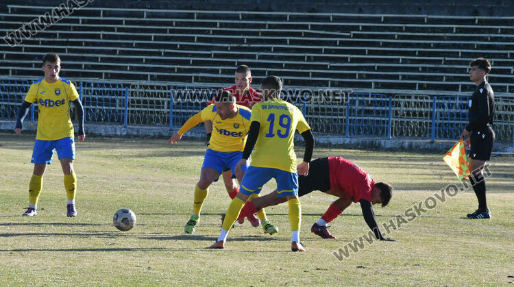„Димитровград“ срази „Карнобат“ с 5:0, Алексиев с хеттрик