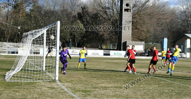 „Димитровград“ срази „Карнобат“ с 5:0, Алексиев с хеттрик