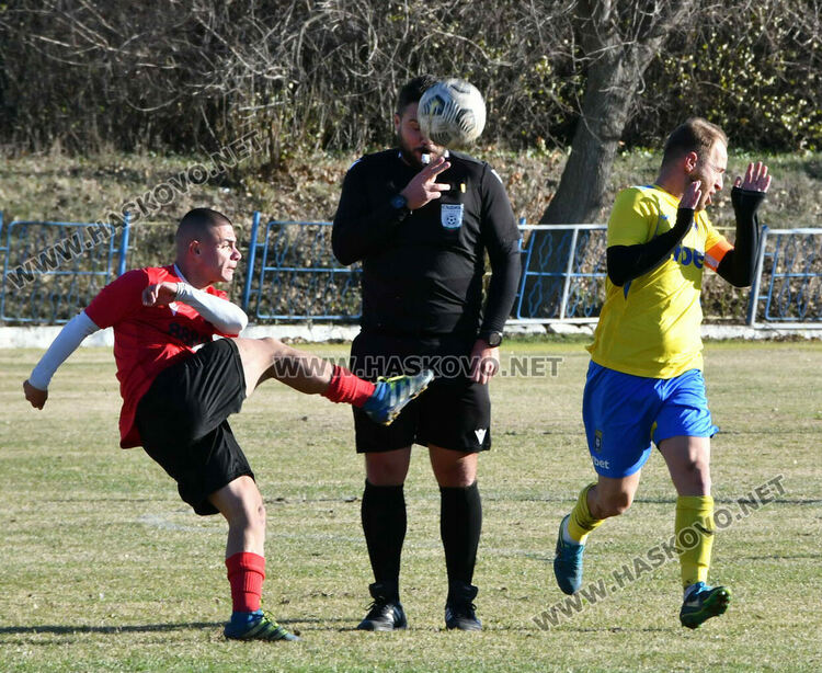 „Димитровград“ срази „Карнобат“ с 5:0, Алексиев с хеттрик