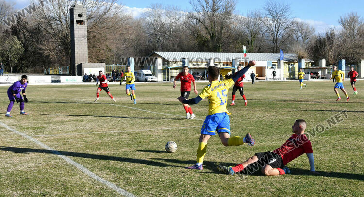 „Димитровград“ срази „Карнобат“ с 5:0, Алексиев с хеттрик