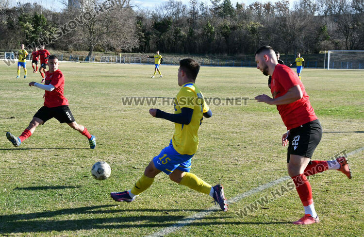 „Димитровград“ срази „Карнобат“ с 5:0, Алексиев с хеттрик