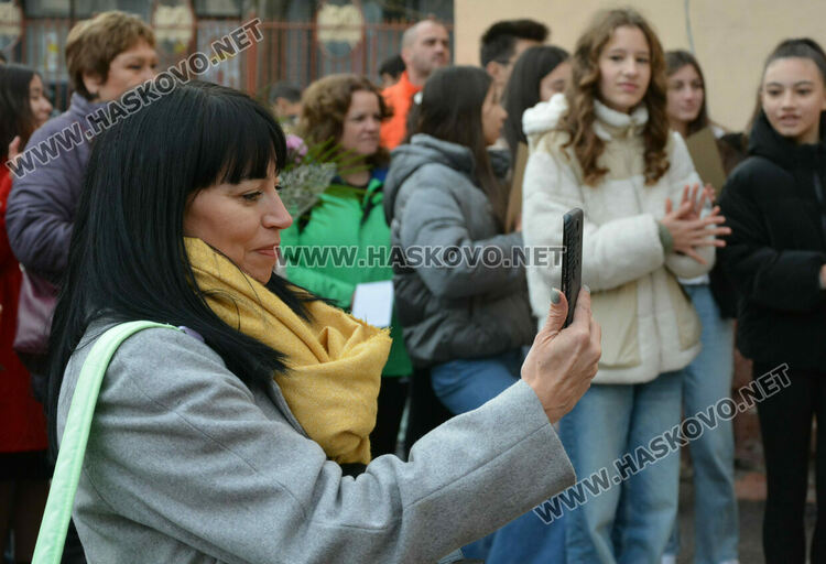 Хасковската ученичка Божана Тодорова спечели Националното състезание по английски език 