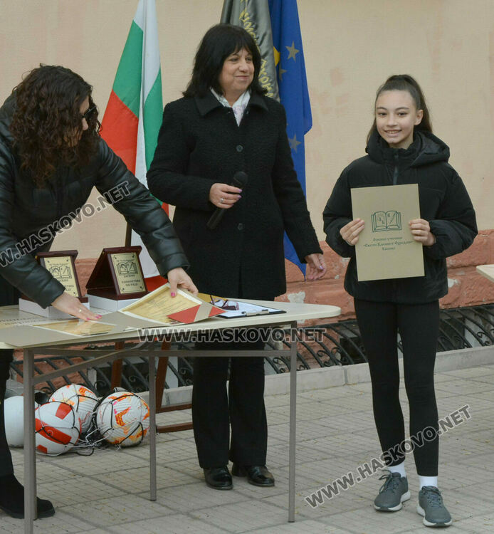 Хасковската ученичка Божана Тодорова спечели Националното състезание по английски език 