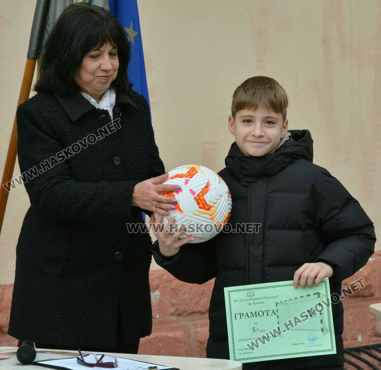 Хасковската ученичка Божана Тодорова спечели Националното състезание по английски език 