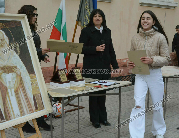 Хасковската ученичка Божана Тодорова спечели Националното състезание по английски език 