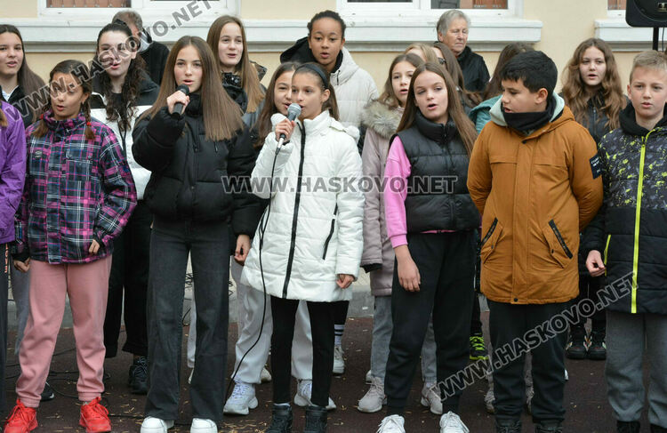 Хасковската ученичка Божана Тодорова спечели Националното състезание по английски език 
