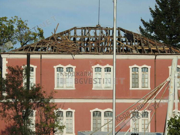 Покриват Галерията в Кърджали, тече дълго чакания ремонт