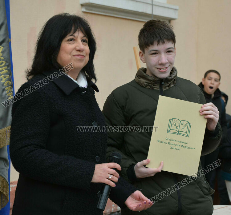 Хасковската ученичка Божана Тодорова спечели Националното състезание по английски език 