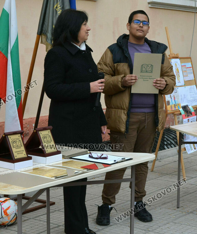 Хасковската ученичка Божана Тодорова спечели Националното състезание по английски език 