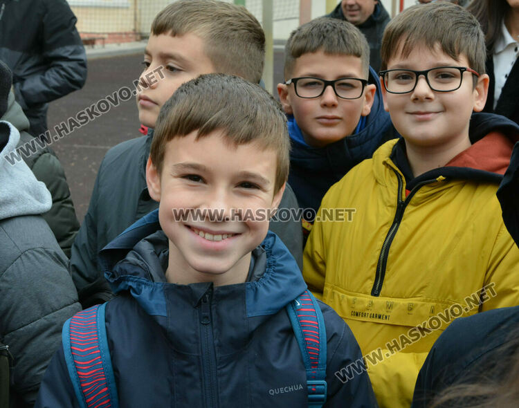 Хасковската ученичка Божана Тодорова спечели Националното състезание по английски език 