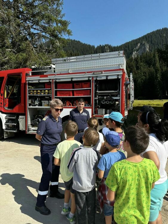 Служители на "Пожарна безопасност" изнесоха открит урок пред ученици