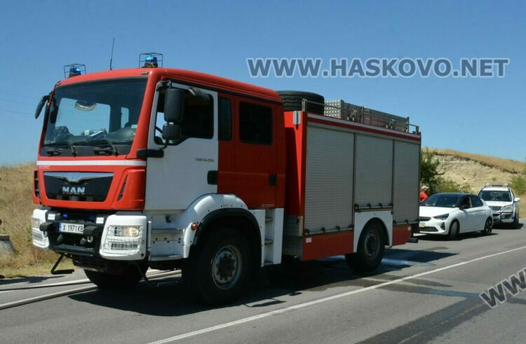 Среднощен пожар избухна в цех за пелети