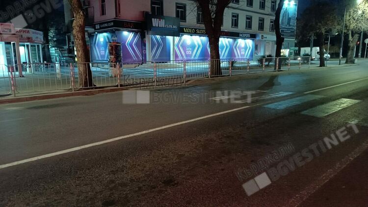 Поставиха ограничителни парапети на кръстовището на „България” и „Булаир”в Кърджали , отпушват трафика