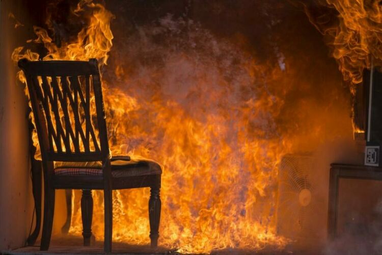 7-годишен причини пожар в дома на роднини