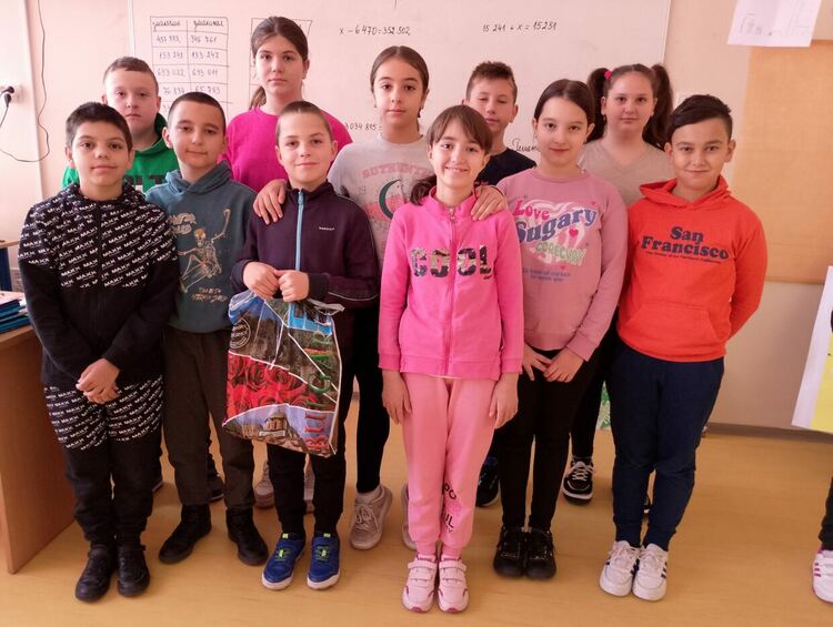 Ученици и родители от ОУ „Шандор Петьофи“ сътвориха коледно чудо за деца в нужда