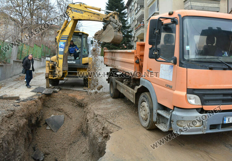 Затвориха улица в Хасково заради отстраняване на ВиК авария