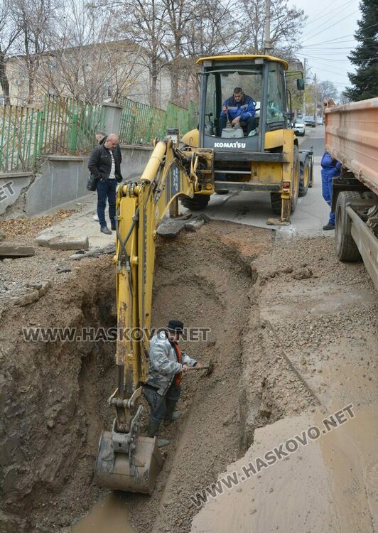 Затвориха улица в Хасково заради отстраняване на ВиК авария