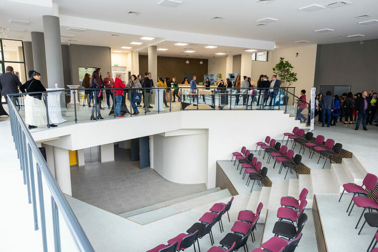 Историите на пет жени и един мъж, преживели домашно насилие, бяха представени в Перник по проект „Код синьо за цялата страна“