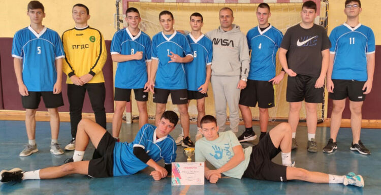 Ясни са шампионите в Общинските ученически игри по хандбал в Хасково