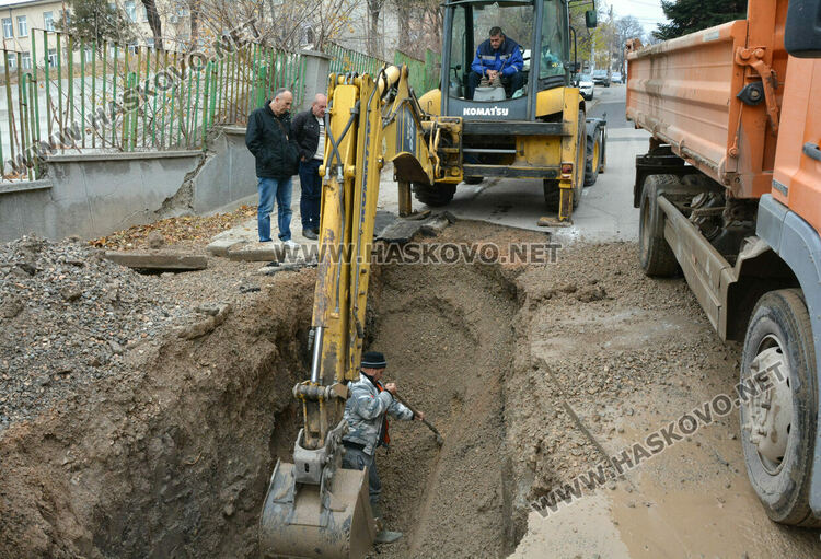 Затвориха улица в Хасково заради отстраняване на ВиК авария