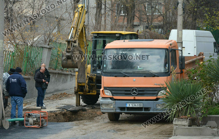 Затвориха улица в Хасково заради отстраняване на ВиК авария