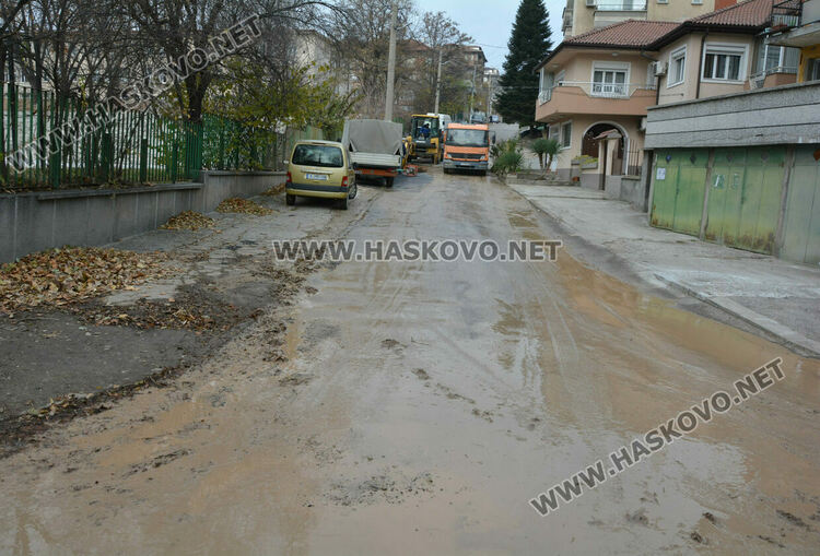 Затвориха улица в Хасково заради отстраняване на ВиК авария