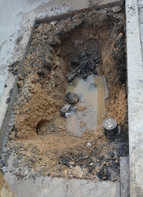 ВиК разкопа ул. „Стара планина“ и бул. „България“ заради аварии