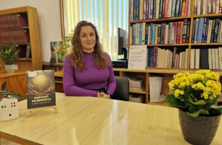 Романът „Камъкът на времето“ бе представен в първото издание на рубриката „Тетрадката“ в Регионалната библиотека „Светослав Минков“ в Перник