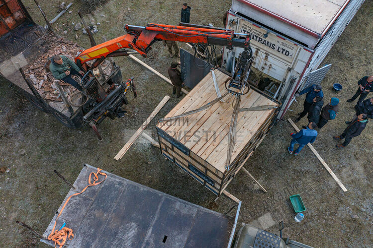 Пет зубри от Словакия пристигнаха в новия приоритетен за Фондация  „По-диви Родопи“ район - „Женда“/снимки/