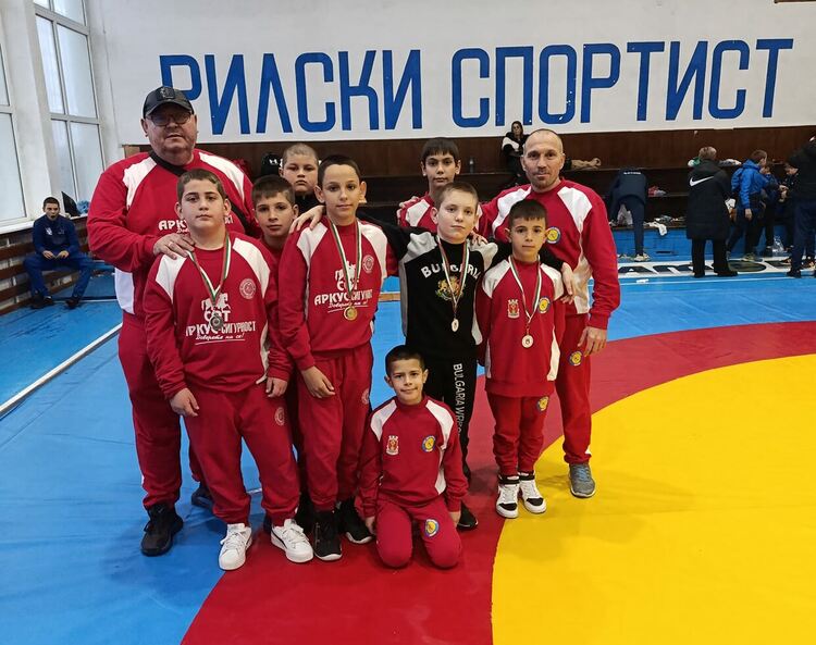 Класиците на „Ангел войвода“ с 4 медала от Купа „Самоков“