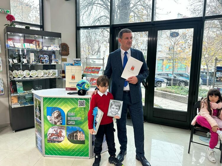 Наградиха победителите във фотоконкурса „Моето любимо животно в зоокът Кенана“