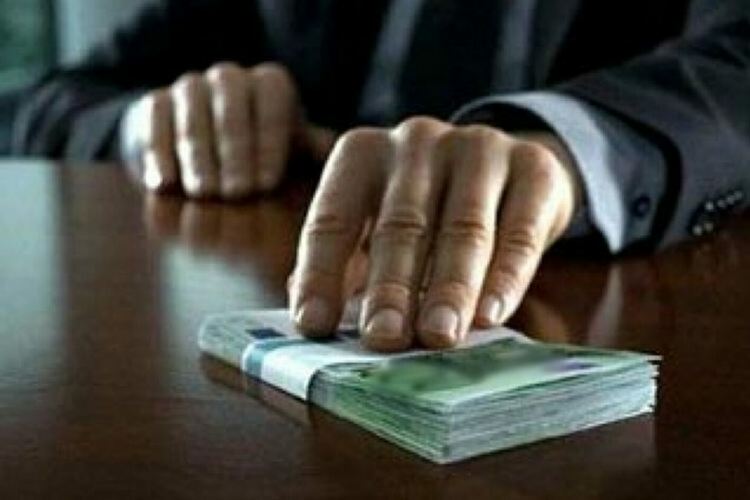 Бивш служител на ДФ“Земеделие“ в Кърджали е обвинен от Прокуратурата в Смолян в подкуп