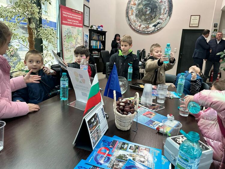 Наградиха победителите във фотоконкурса „Моето любимо животно в зоокът Кенана“