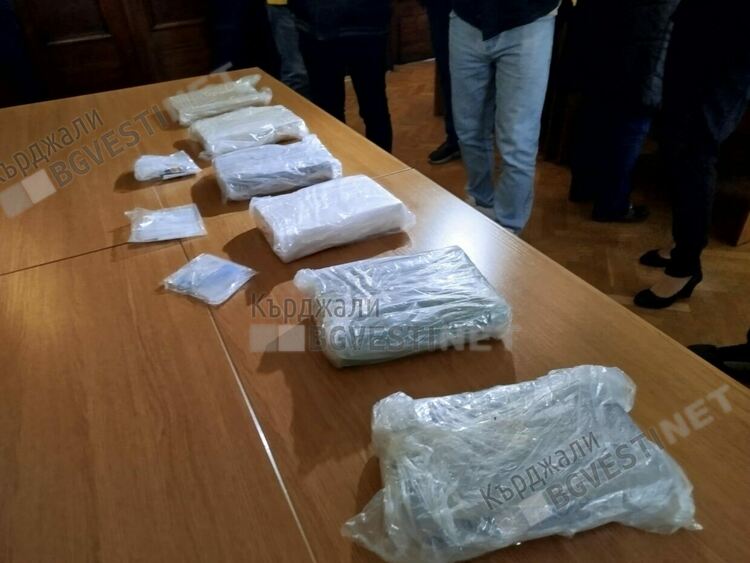 Полицията в Кърджали залови 40-годишен мъж за притежание на 7 килограма кокаин