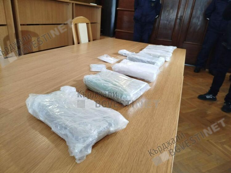Полицията в Кърджали залови 40-годишен мъж за притежание на 7 килограма кокаин