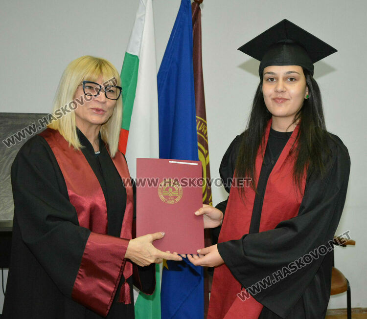 189 бакалаври и магистри от УНСС – Хасково получиха тържествено дипломите си