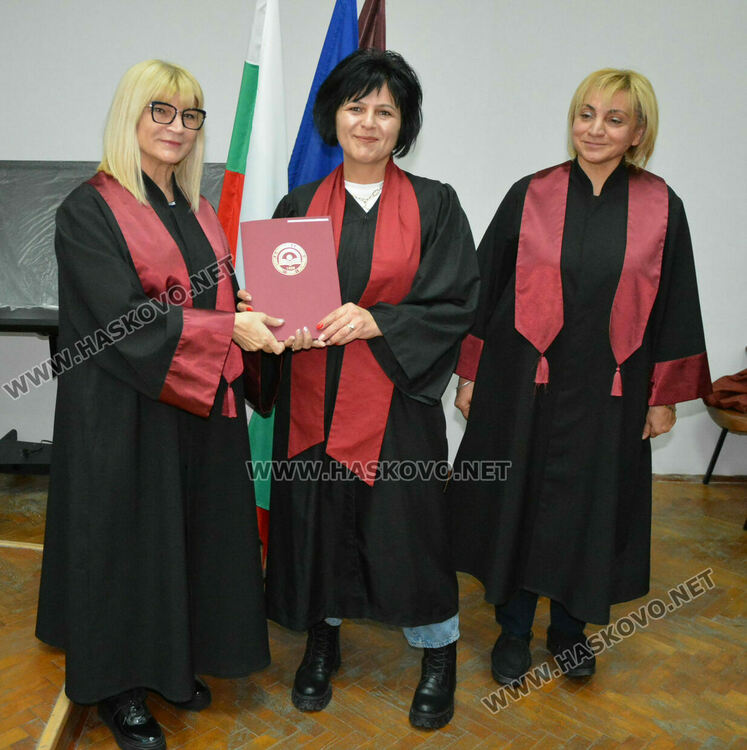 189 бакалаври и магистри от УНСС – Хасково получиха тържествено дипломите си