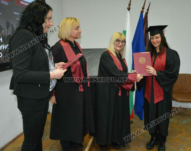 189 бакалаври и магистри от УНСС – Хасково получиха тържествено дипломите си
