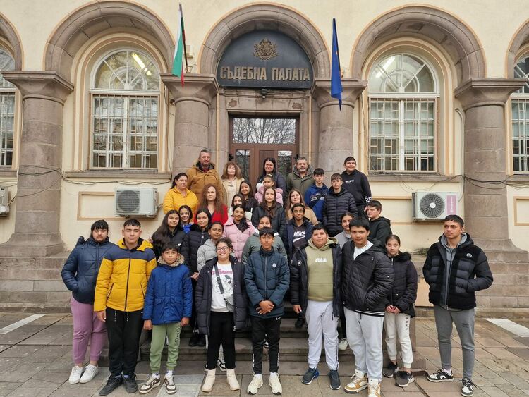 Съдът в Първомай "отвори врати" за ученици от Дебър