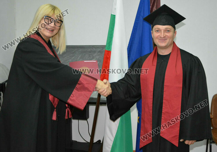 189 бакалаври и магистри от УНСС – Хасково получиха тържествено дипломите си