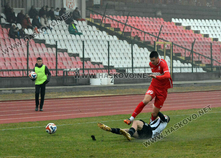 „Смърфовете“ си тръгнаха с трите точки от Хасково